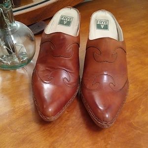 Frye  Phoenix Mules